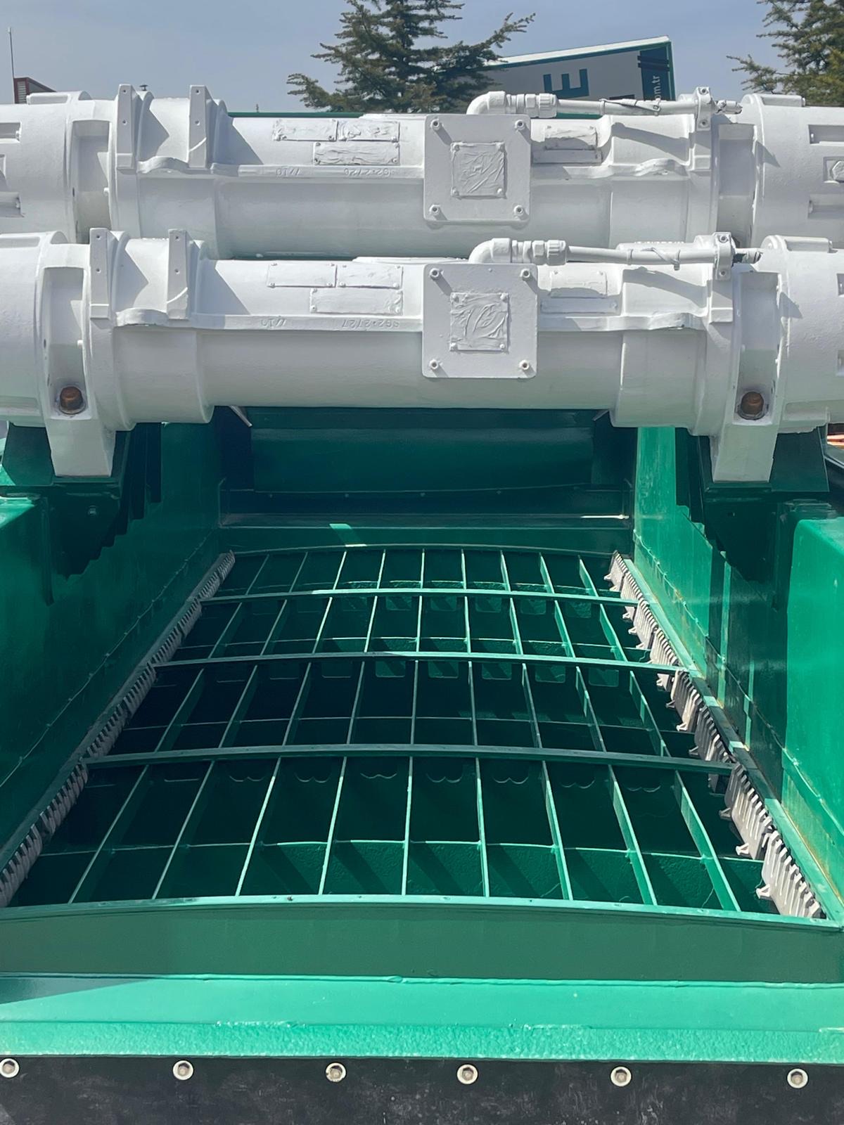Multi-panel screen deck with vibration motors mounted above