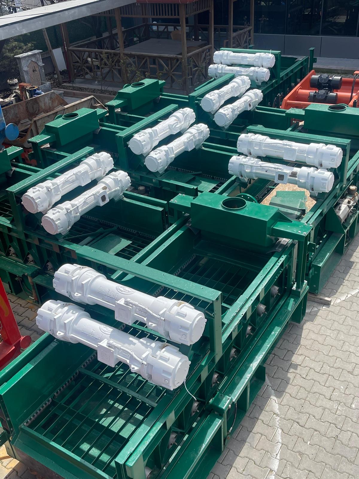 Refurbished vibration motors on multiple Derrick shaker units