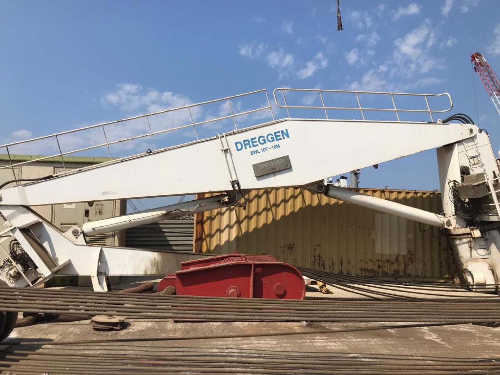 Dreggen 10T-18M deck crane, side view