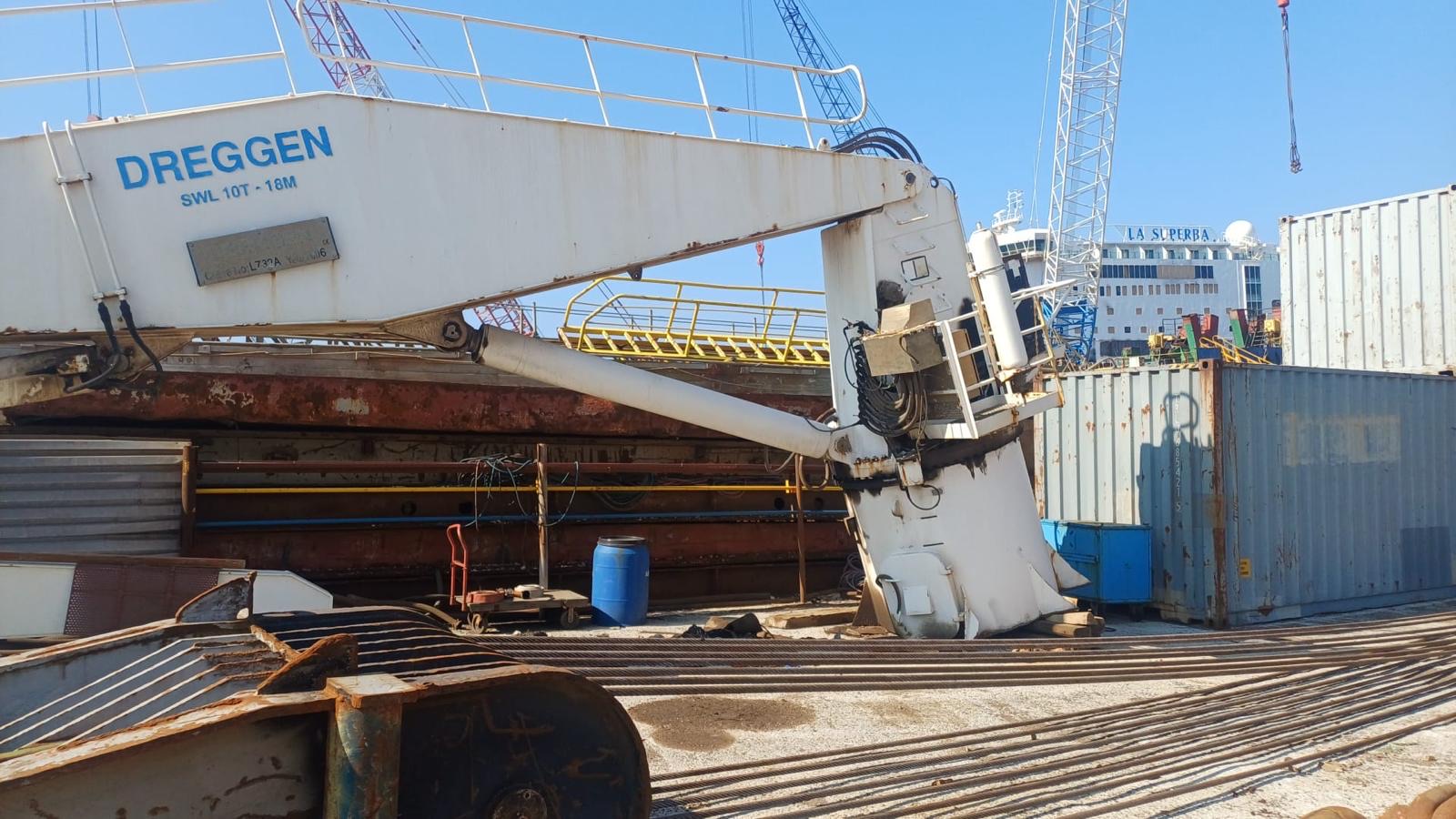 Dreggen crane at the yard
