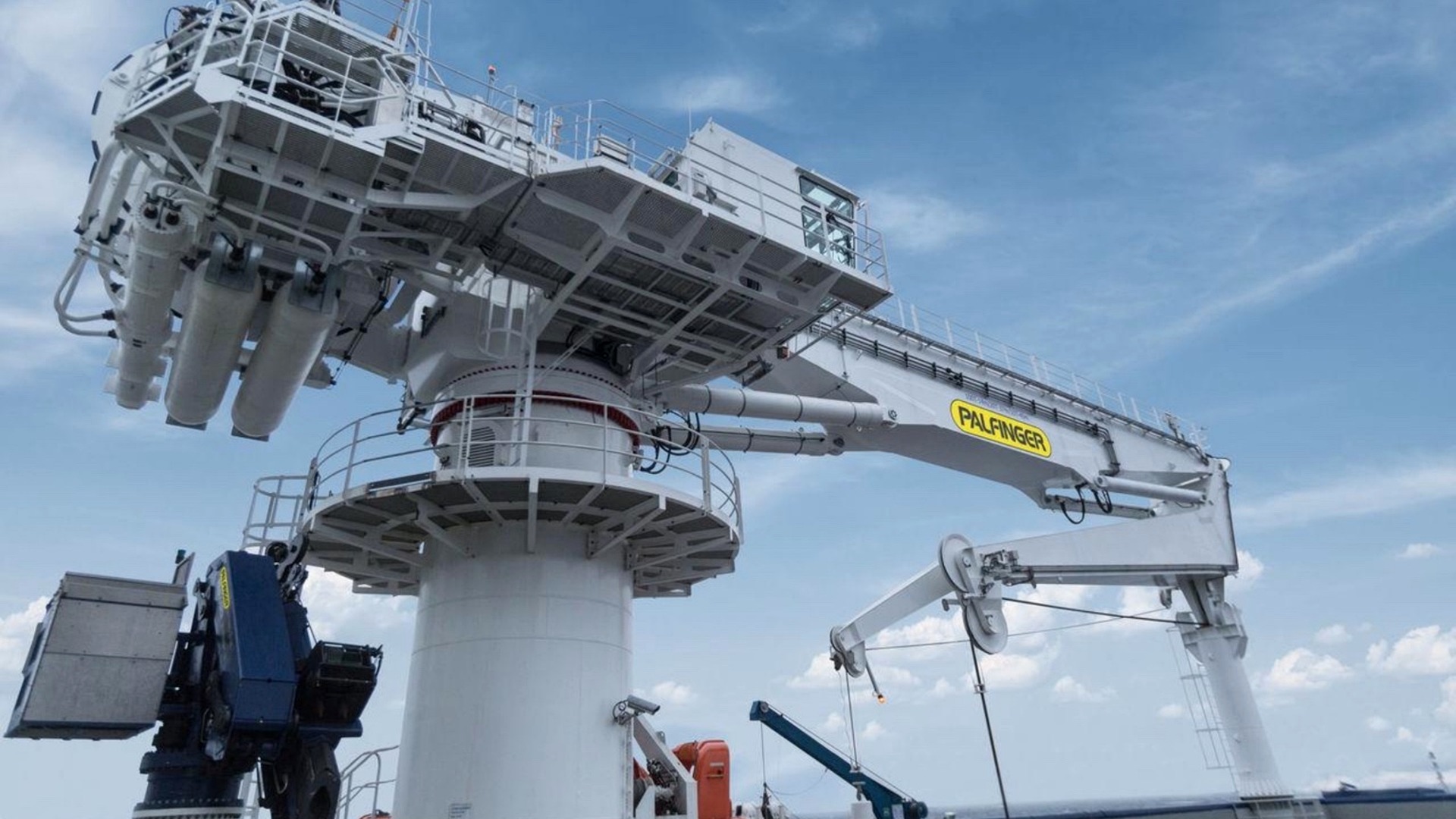 Palfinger marine crane recovered from an offshore vessel