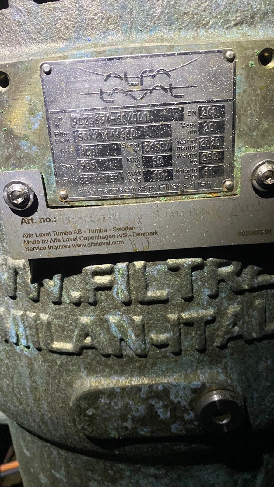 Filter nameplate showing DN200, Mesh 40μm, Year 2020