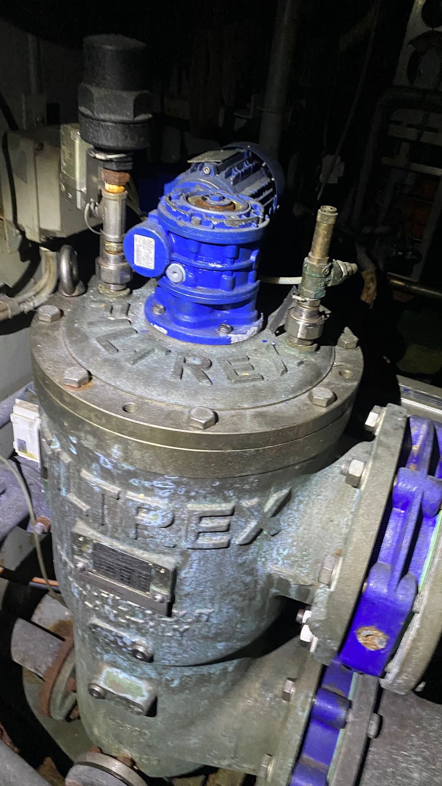 Pump assembly with motor on top