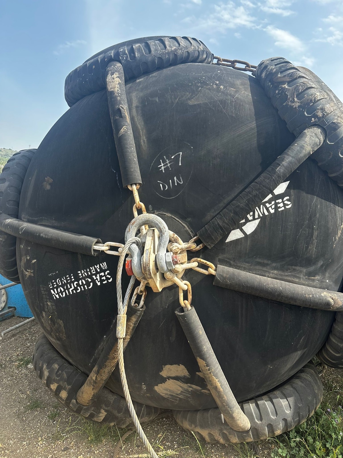 Sea Cushion pneumatic marine fender with chain net and tire protection
