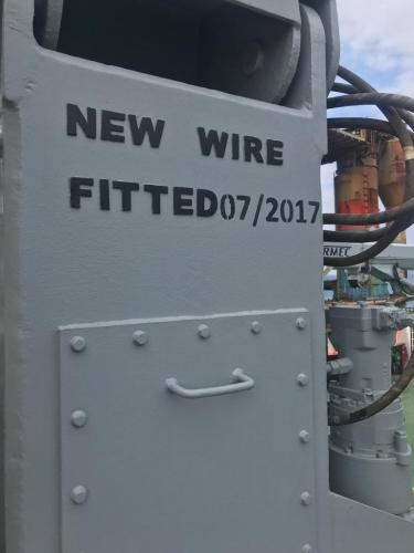 Telescopic deck crane